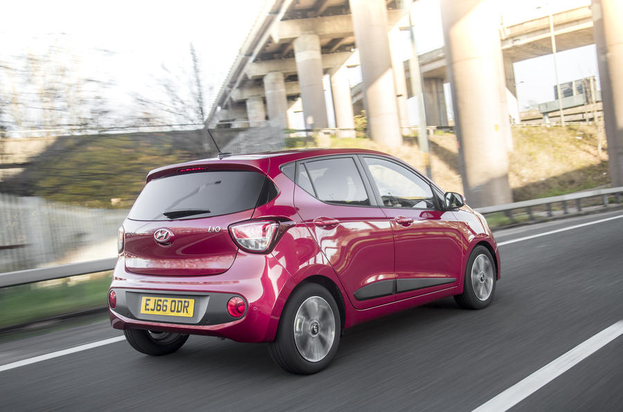 Hyundai i red image